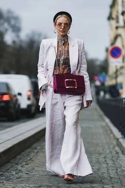 Paříž, Francie - 28. února 2019: Street styl oblečení - Leonie Hanne před módní přehlídce během Paris Fashion Week - Pfwfw19 — Stock obrázek