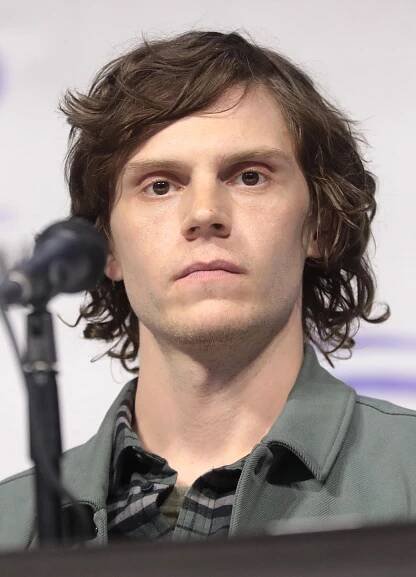 Soubor:Evan Peters by Gage Skidmore 3.jpg – Wikipedie