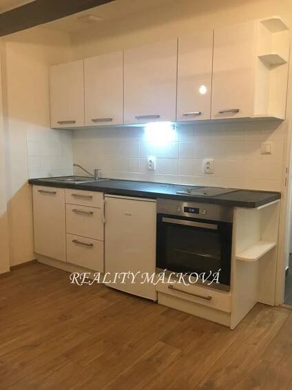 Pronájem garsonky, 23 m2 + předzahrádka, Hradec Králové, Pražské Předměstí, Nerudova ulice | Úvod