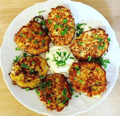 Zeleninové placičky s Aioli (VEGAN/VEGETARIÁN) – recepty na Vegenevege