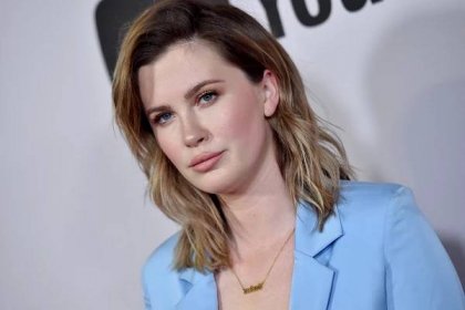 Ireland Baldwin poses in bikini: 'Stop worrying about what others think of you'