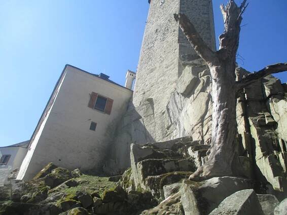 Hrad Roštejn je zavřený, za zábavou musí návštěvníci do podhradí