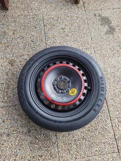 Dojezdové kolo PIRELLI pro FORD S-MAX s praktickým pouzdrem