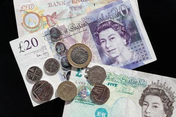 Britská libra zatím nenašla podporu na trhu - FINdeto