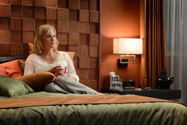 Perníkový táta - Vzteklý pes - Z filmu - Anna Gunn