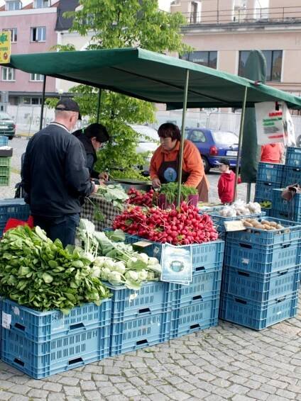 OBRAZEM: Trhy na náměstí Čáslavi znovu přilákaly davy lidí