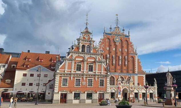 Riga (galerie) - Holky s batohem