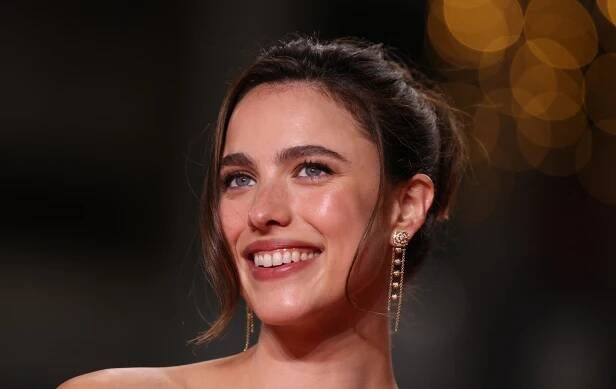 Margaret Qualley channelled this male pop star for her new queer detective role