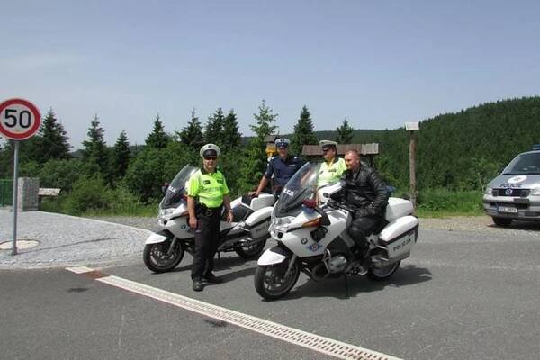 FOTO: Policisté se na Červenohorském sedle zaměřili na neukázněné motorkáře