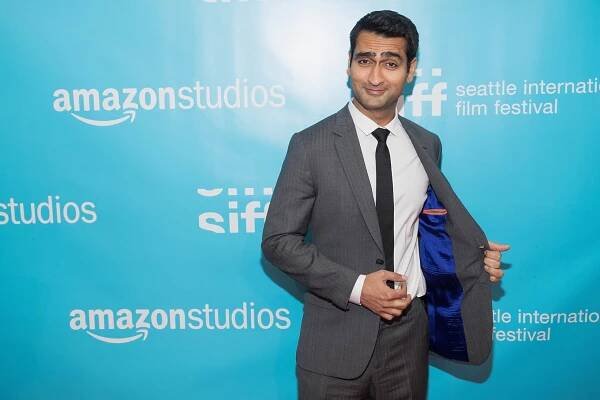 Kumail Nanjiani at an event for Pekne blbe (2017)