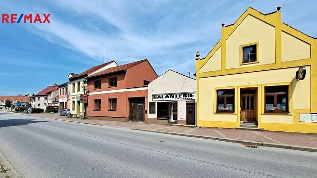 Prodej obchodních prostor 66 m², Borovany