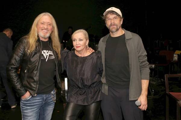 FOTO: Svatá trojice zpěváků, kteří jsou hlavními herci muzikálu Jesus Christ Superstar. – stránka 7