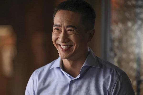 A Million Little Things - Timing - Z filmu - Terry Chen