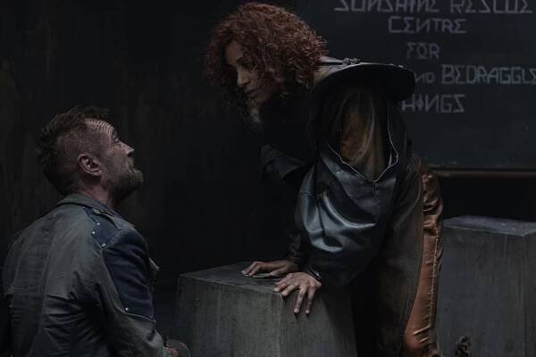 Hlídka - A Near Vimes Experience - Z filmu - Richard Dormer, Lara Rossi