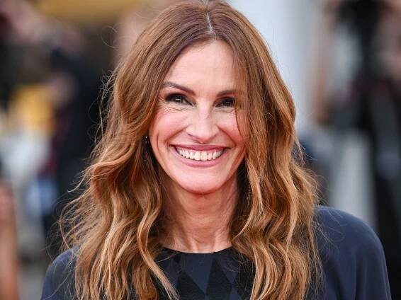 Julia Roberts's Red Carpet Nails Are Surprisingly Rock 'n Roll—See the Photos
