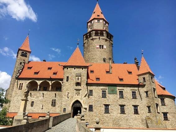 bouzov – Sluňákov