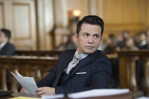 Bull - The Woman in 8D (S01E02) (2016)