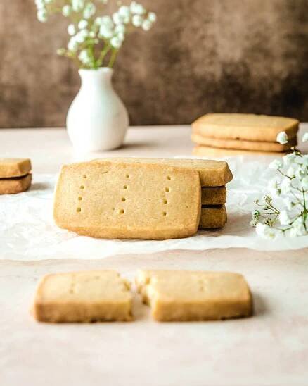 Classic shortbread cookie.