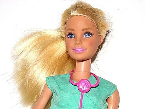 Panenka Barbie 2013 Mattel 10177-23 - Hračky