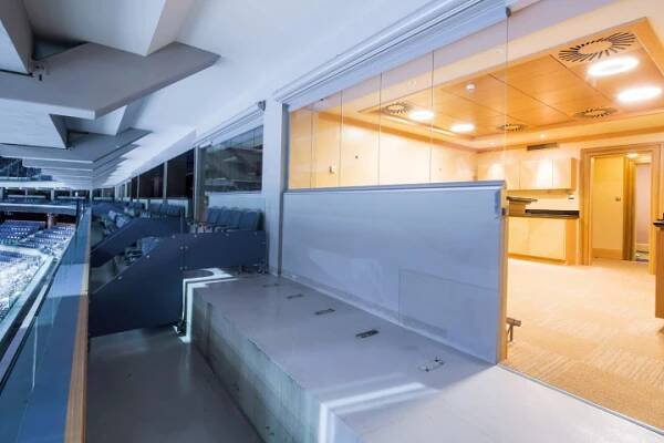 návrh interiéru skyboxu, o2 aréna, airbnb, design, původní stav