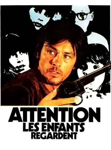 Attention, les enfants regardent