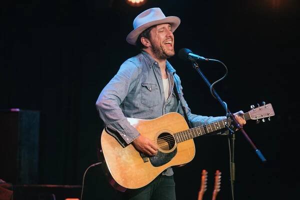 Walking The Floor – Walking The Floor with Chris Shiflett
