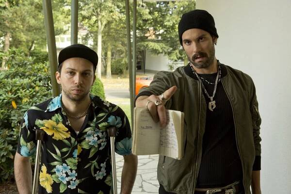Blaumacher - Der Mann im Haus - Z filmu - Tom Lass, Maximilian Simonischek