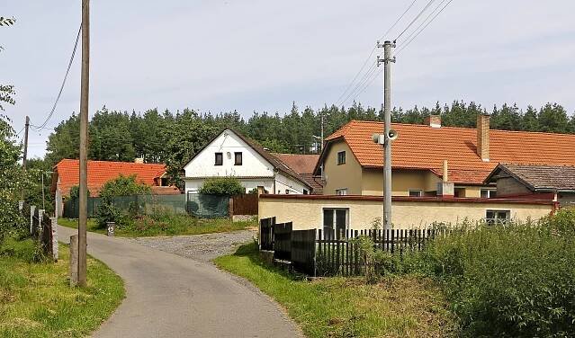 Soubor:Bezdědovice, Dobšice, north part II.jpg