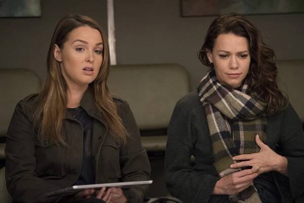 Chirurgové - Osobní Ježíš - Z filmu - Camilla Luddington, Bethany Joy Lenz