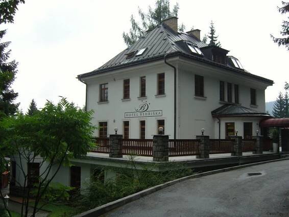 poslední den využíváme prémii a jdeme na zákusek do Bedřichovky na zákusek