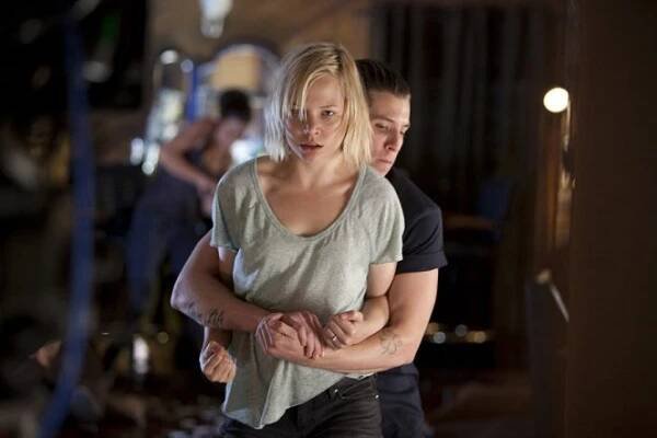 Nikdo nepřežije - Z filmu - Adelaide Clemens, Beau Knapp