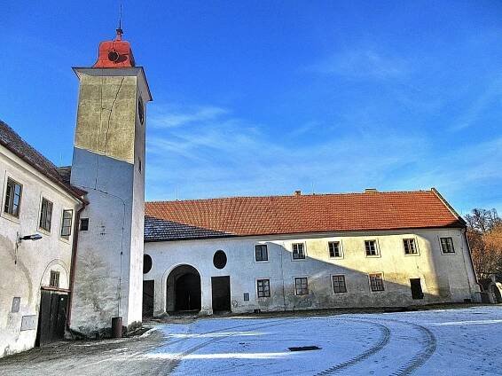 Za sfingami do Budišova. Projděte se kolem zámku a přilehlým parkem