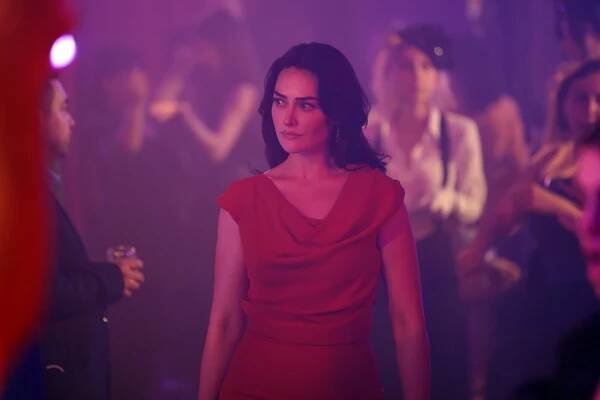 Esra Bilgiç Töre - Zamanın Kapıları - Z filmu