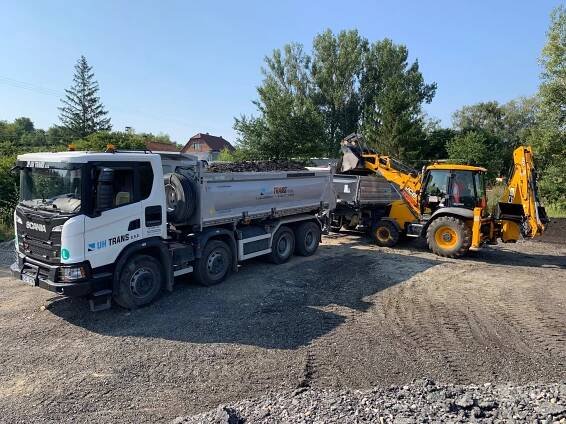UH TRANS s.r.o. – Autodoprava stavebního materiálu a stavební mechanizace.