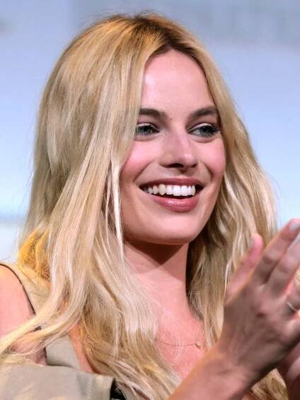 Súbor:Margot Robbie (28601016915) (cropped).jpg