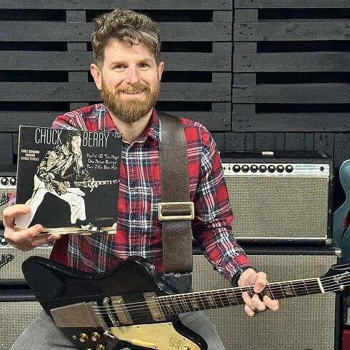 Gibson guitar used by Chuck Berry at Wembley could fetch £20,000 at auction