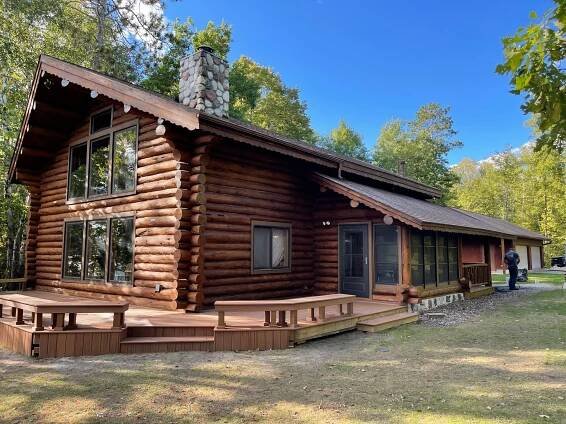 Large Log Cabin – MN - Lifetime Staining and Log Restoration