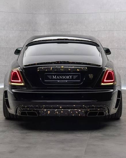 Auto pro Michala Davida: Mansory se překonalo a připravilo kolotočářský Rolls-Royce plný zlata