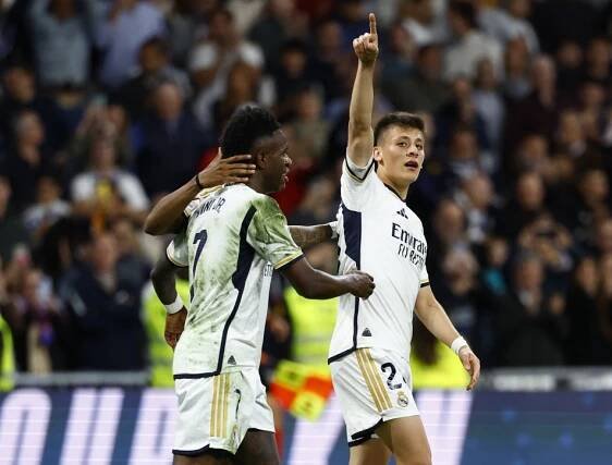 Real Madrid oslavil doma titul demolicí Alavésu, Barcelona je opět druhá