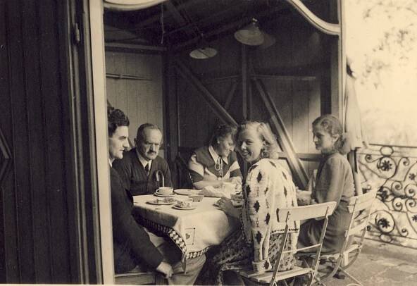 1942 Terrasse (Werner, Oskar, Erna Bock, Elisabeth)