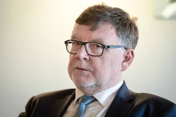 Úředníci poslali varování před bitcoiny včas. Stanjura tvrdí, že ho četl až po měsíci a půl