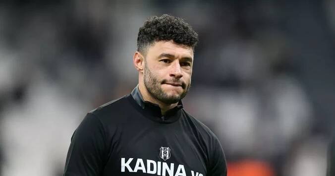 Alex Oxlade-Chamberlain eyed by Premier League duo with return in sight