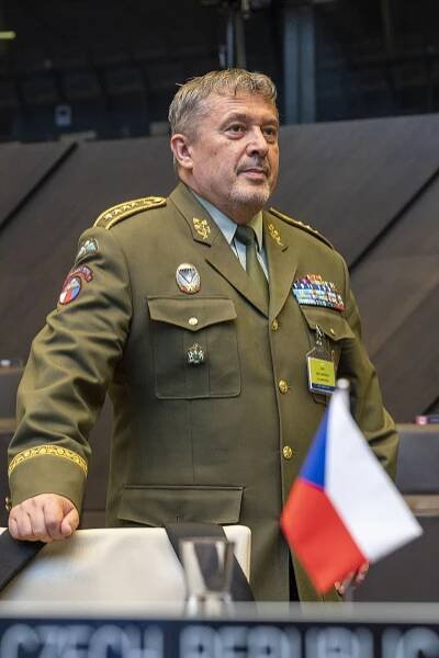 Českou republiku reprezentoval armádní generál Aleš Opata