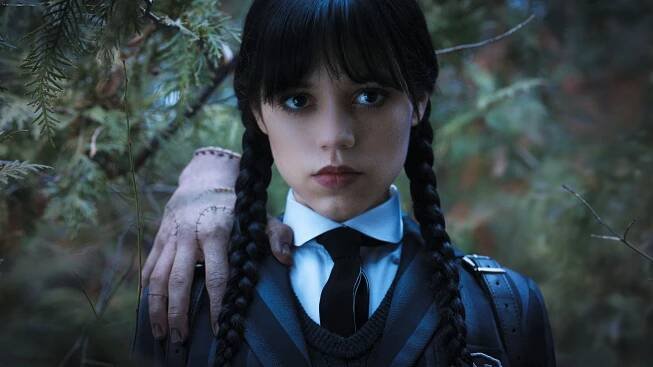 Jablko nehnije daleko od stromu. Wednesday Addamsová je novým hitem Netflixu