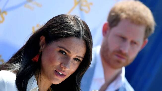 Harry a Meghan budou pracovat, vzdají se rolí v královské rodině