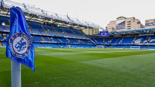 Smutek v londýnské Chelsea. Zemřel legendární obránce Dempsey