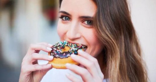 8 důvodů, proč vás neustále trápí hlad. Může za to cukr, nebo hormony?