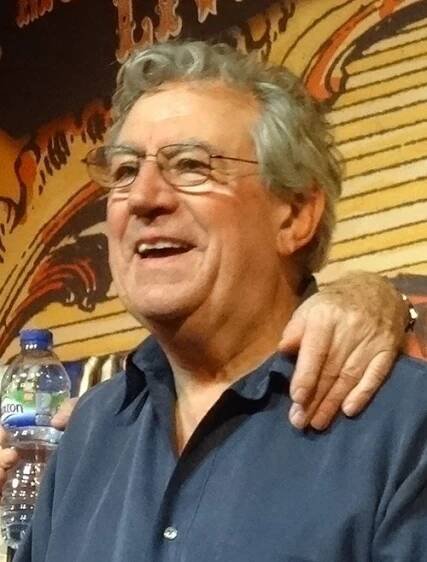 Súbor:Terry Jones Monty Python O2 Arena (cropped) (2).jpg – Wikipédia