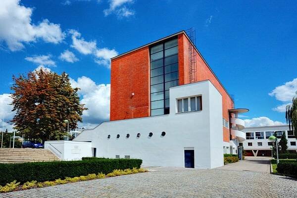 OSOBNOSTI ČESKÉ ARCHITEKTURY / BOHUSLAV FUCHS
