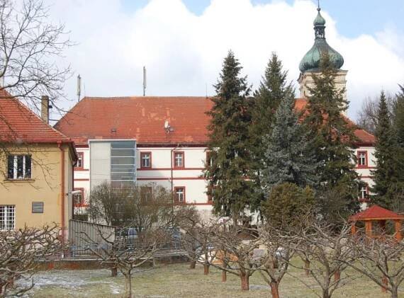 Areál Psychiatrické léčebny Lnáře bude mít už jen jediného vlastníka – Jihočeský kraj. Nájem se dlouhodobě nevyplácí